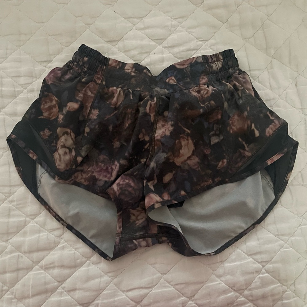 Lululemon Hotty Hot Shorts 2.5